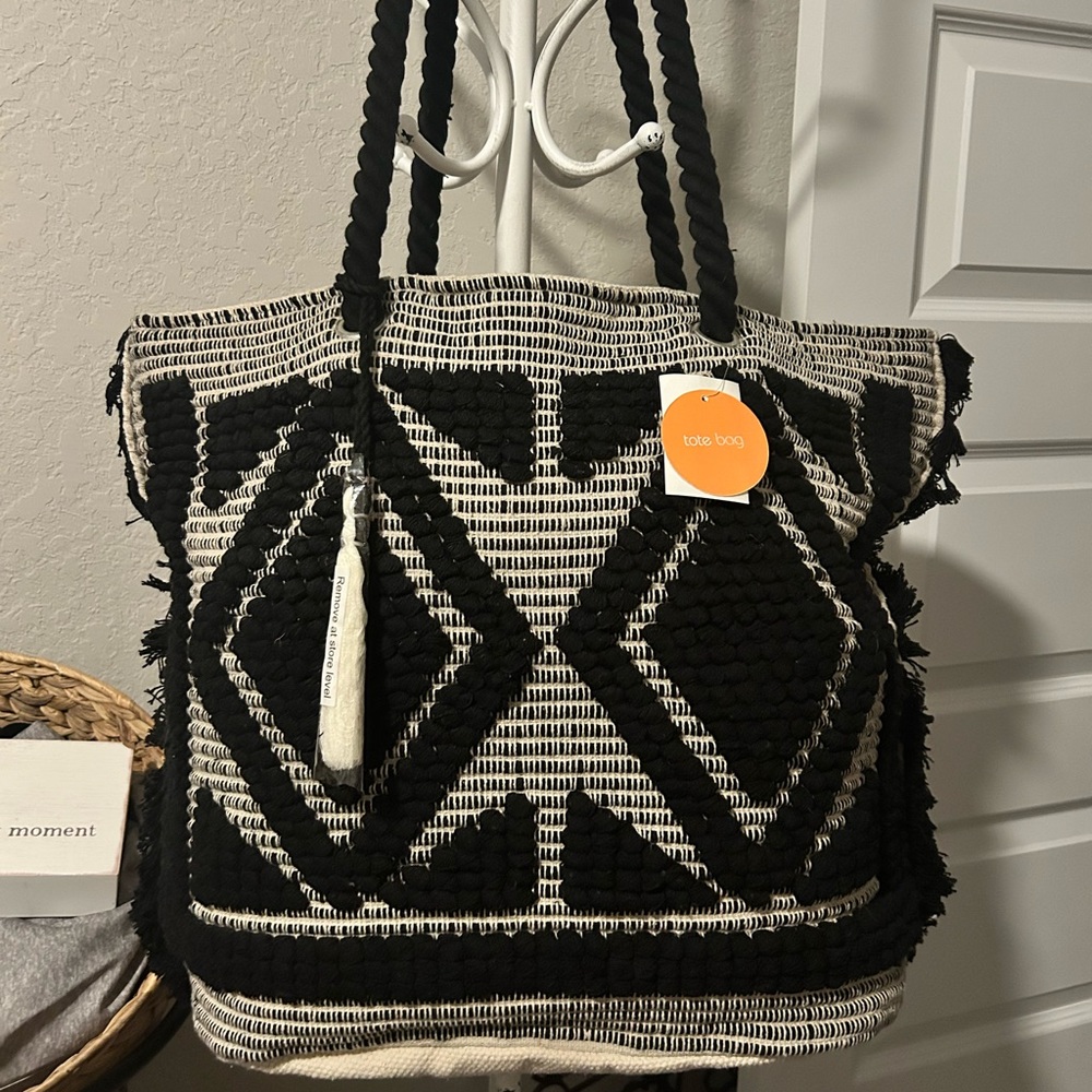 Oversized woven tote that zips on top. Can use as XL beach bag or overnight bag